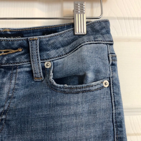 Lucky Brand light wash jeans - Picture 5 of 7